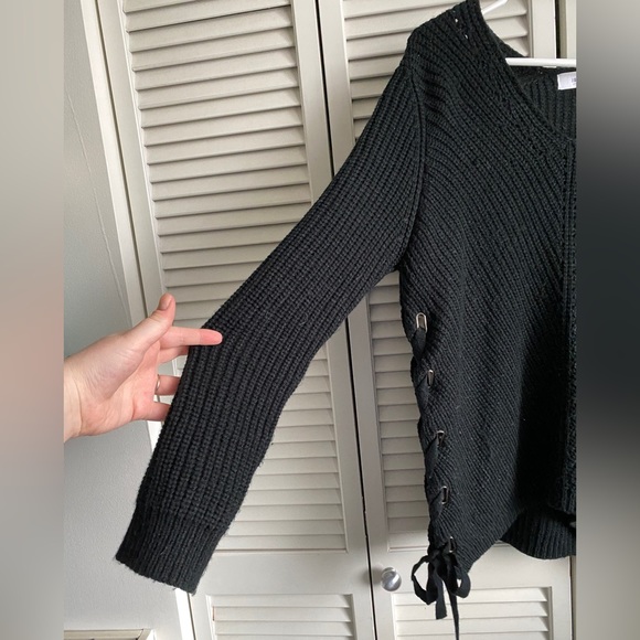 John + Jenn Cherie V-Neck Sweater Lace Up Sides Medium Black Knit Sweater - Picture 4 of 8